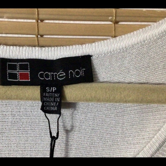 🎄Carre Noir sweater with bows & rhinestone sleeve - Picture 9 of 13